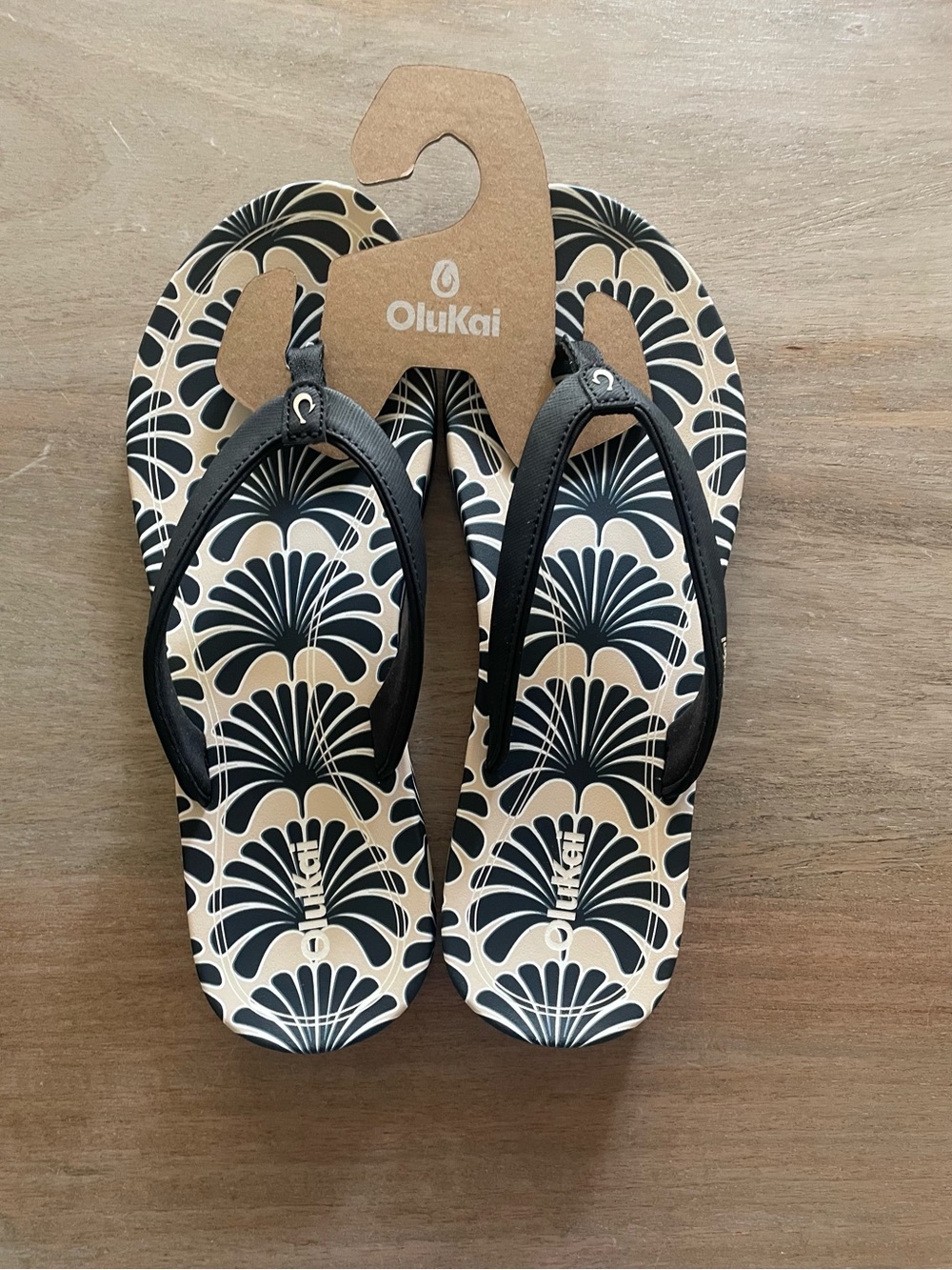 OluKai Women's Black and Cream Floral Pattern Flip Sandals